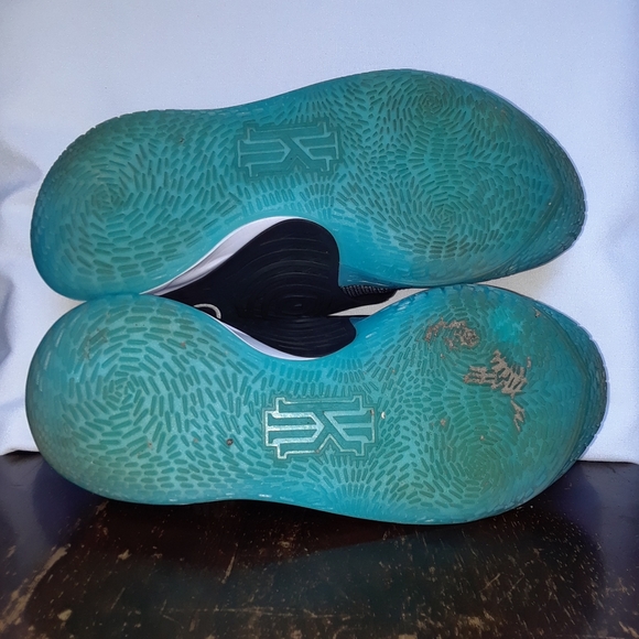 Nike Kyrie Low 3 'Moon' Black/Blue CJ1286-001 Basketball Shoes Men's Size 9 - Picture 9 of 15